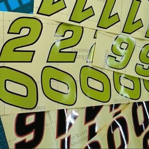 Autocollant de numéro de course