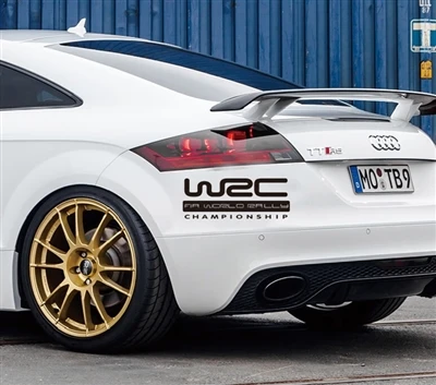 Analyse de la culture automobile derrière les autocollants de rallye WRC prod...