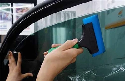 Les vitres teintées de voiture Etie ont-elles une fonction de protection sola...