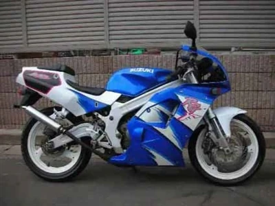 Pouvez-vous décoller les autocollants d’usine d’origine sur une moto ?