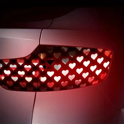Carreau de fuite de voiture en forme de cœur noir