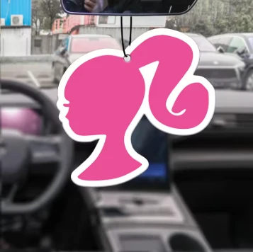 Profil de filles de cheveux longs aromathérapie de voiture rose